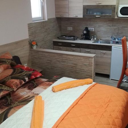 Keri Vendeghaz Apartment Mosonmagyarovar Ngoại thất bức ảnh