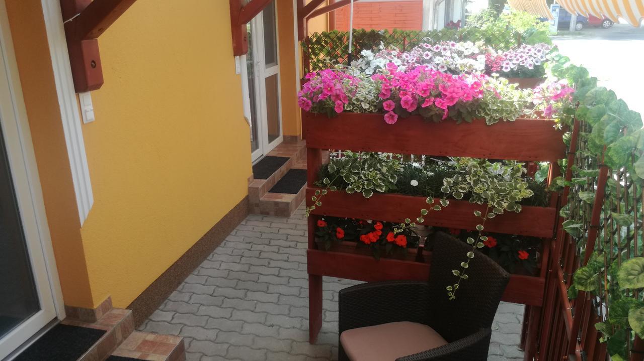 Keri Vendeghaz Apartment Mosonmagyarovar Ngoại thất bức ảnh